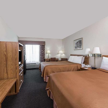 Howard Johnson By Wyndham Iowa La Bagian luar foto