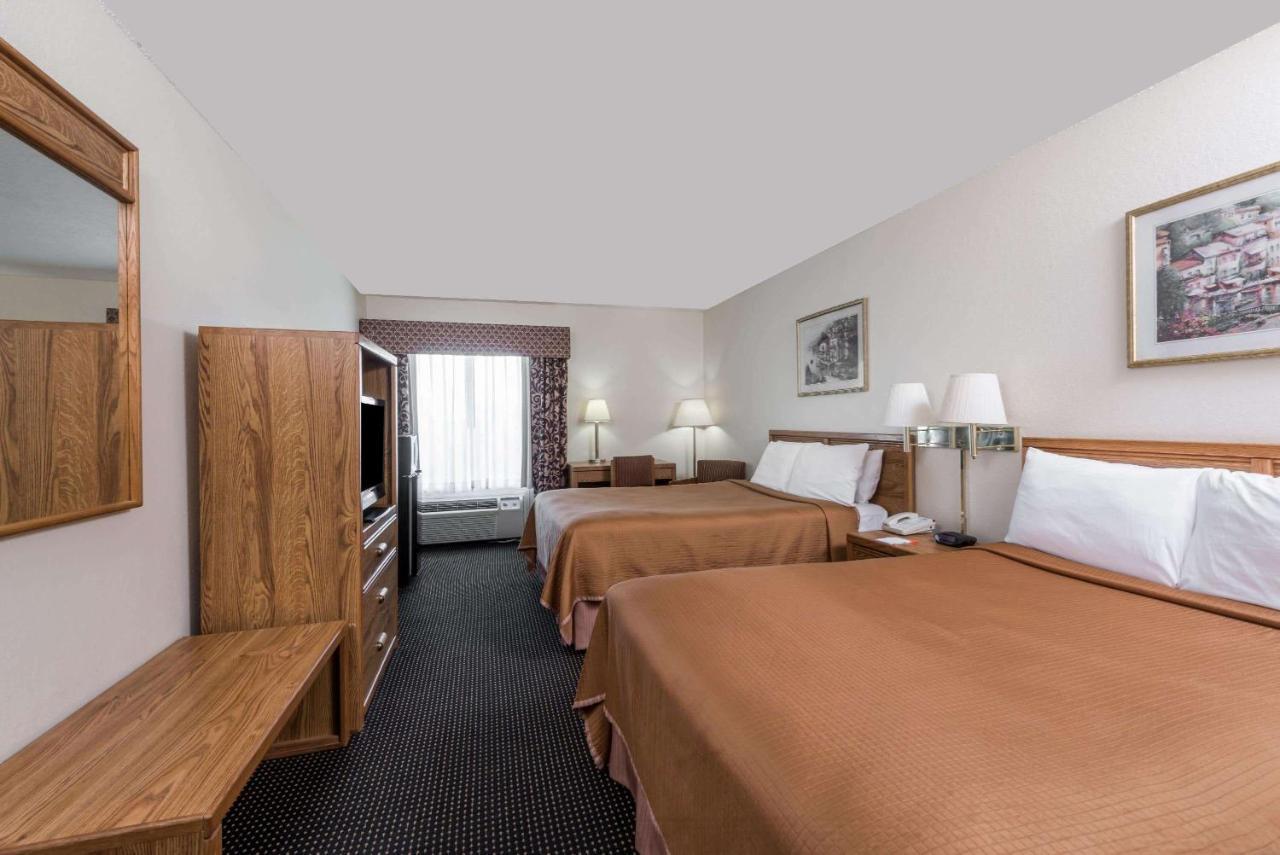 Howard Johnson By Wyndham Iowa La Bagian luar foto